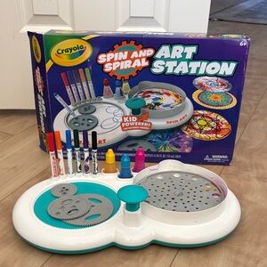 Crayola Spin and Spiral Art Station - Red, Blue, Yellow